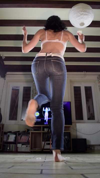 Just a cute dancing girl ass in sexy tight jeans