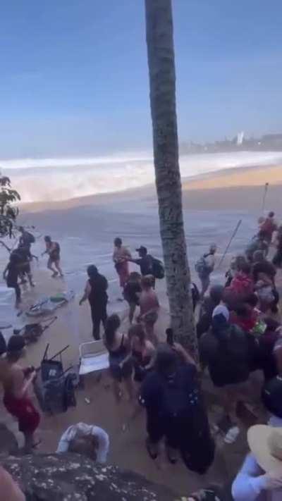 Tide's coming up at Waimea