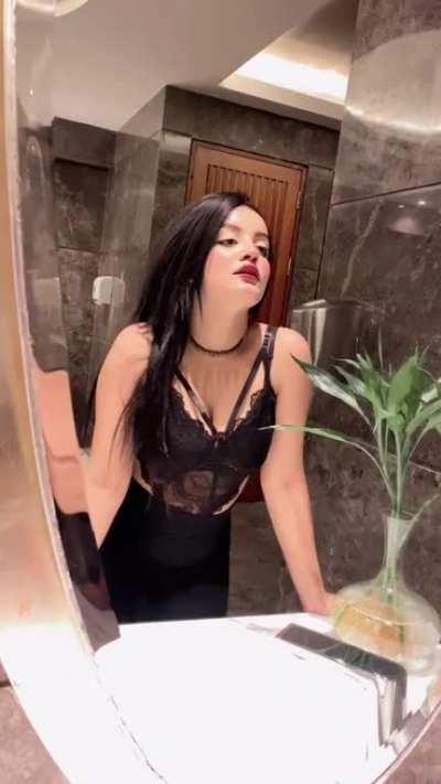 Someone fcuk the mirror OR fcuk this babe while watcing the mirror.