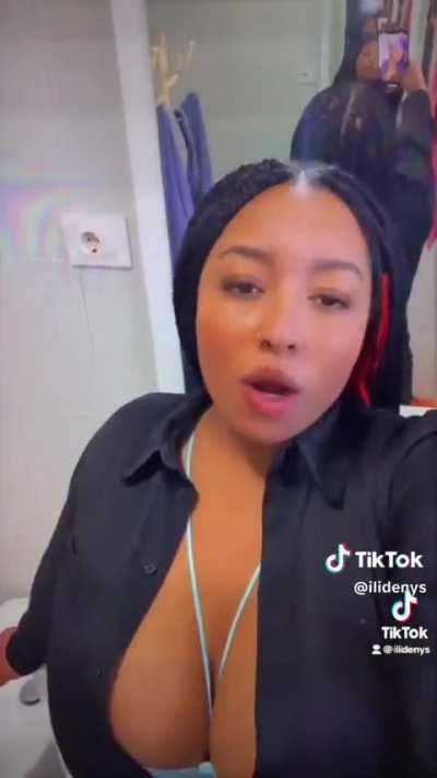 @ilidenys teasing her Big melons