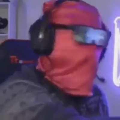 Cristianghost con 18509* horas mas que hacer en booyah