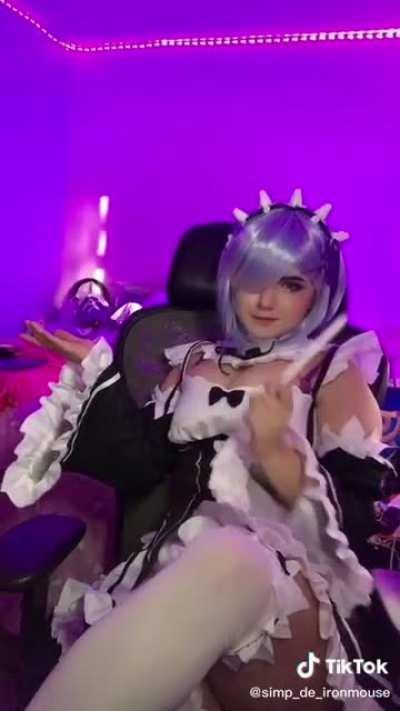 Denle gracias que un bro lo descargo y por eso la conoci. Tu sabes quien eres.