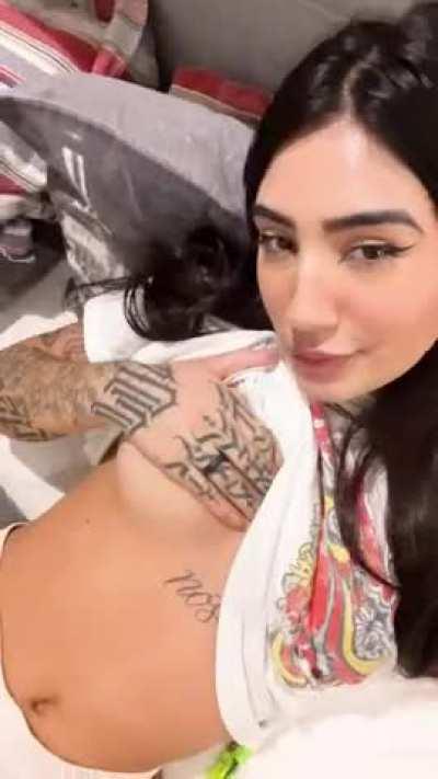 a cute flash to bring you some joy on this Sunday