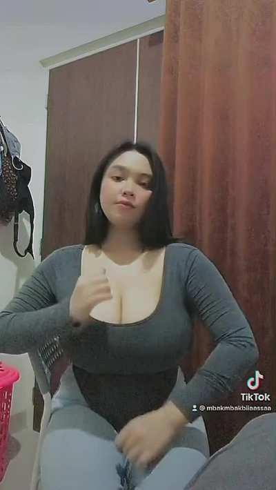 Big tits asian girl's cleavage