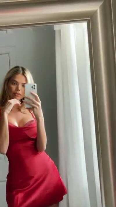 Alli Martinez (@allimartinez)