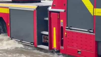 A firetruck responding to an emergency call during the ongoing floods in germany loses its axle.
