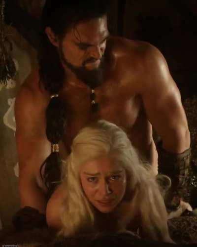 this scene of emilia clark never fails to make me hard