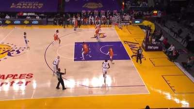 [Highlight] Refs somehow miss a LeBron self-pass which leads to a Kumza 3