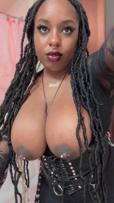 Horny Ebony Flashing Huge Tits