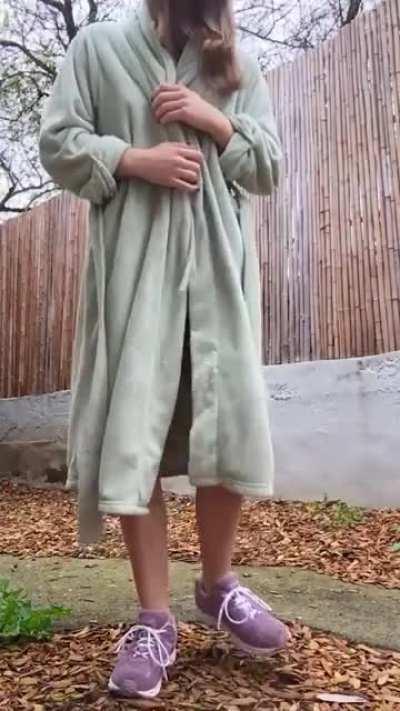 Anyone like risky girls? 😈