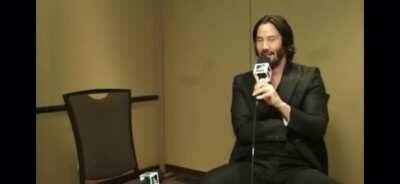 Interviewer asks Keanu about playing Bill when he of course plays Ted Theodore Logan. Great reaction.