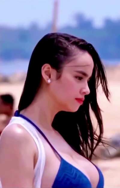 Kim in Azul Bikini 😊