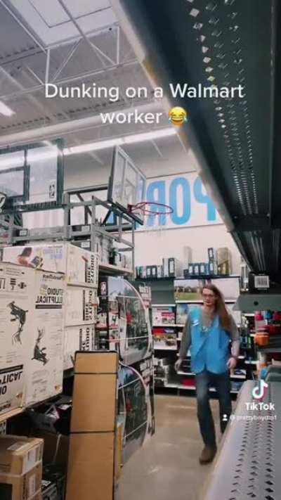 Dunking on a walmart employee