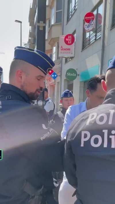 Agent slaat Tom Van Grieken