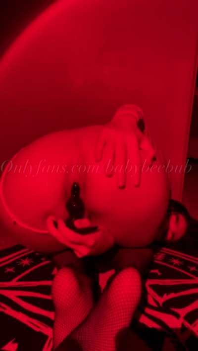 hiiii I’m posting on manyvids again 😚 uploading this vid & a few piss vids tonight!