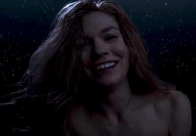 Hannah Gross (from Mindhunter) it's very happy in 