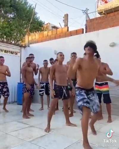 Brincadeira que tá bombando nos churrascos do interior