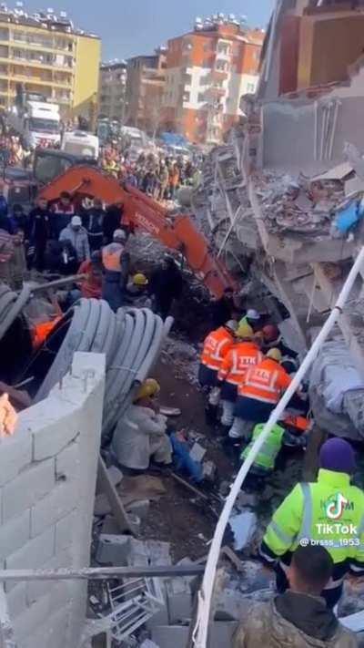 Turkish rescue workers shout: “can anyone hear our voice?” The silence that follows is horrific