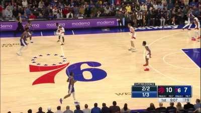 [Highlight] Scottie Barnes rolling with 12 points, 1 ast in the 1st Q on 4/4 shooting; all shots: