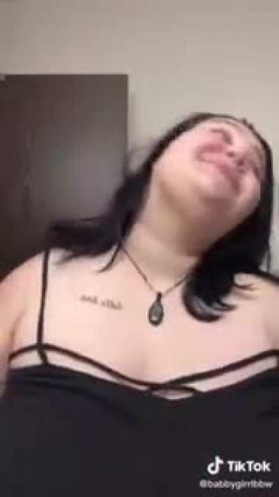 Takes talent to twerk two asses at once