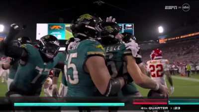 [Highlight] KC vs JAX - Trevor Lawrence runs it in to put the Jags ahead