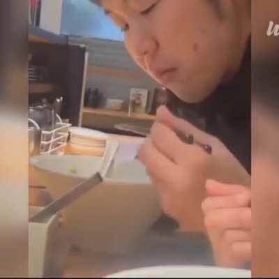 Cómo sería la dama y el vagabundo tragando asi