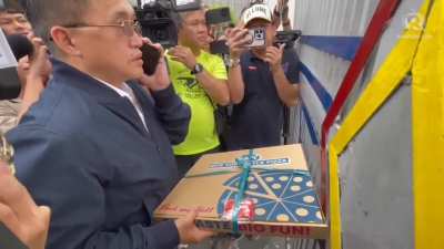 JUST IN: Housewife of Duterte Brings Pizza to Detained Former President