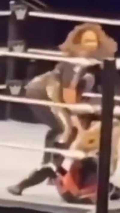 Nia Jax knows how to work that ass🥵