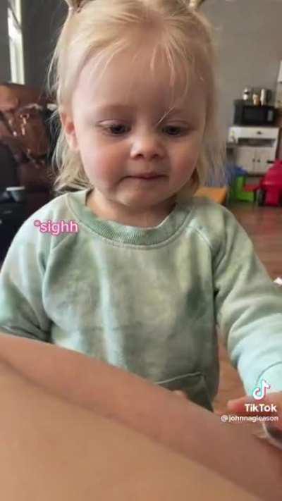 Judging you for leg hair @johnna.gleason