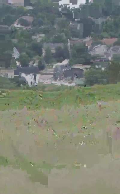 This is an insane putt.