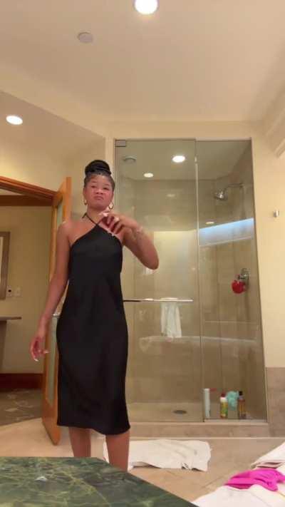 Man She knows how to move them hips and that🍑