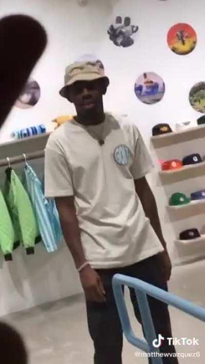 A fan meeting Tyler.