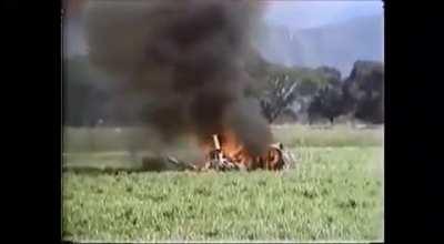 A loyalist F-16A chasing then downing a rebel OV-10 Bronco with its 20mm cannon during the failed 1992 Venezuelan coup d'etat [video]
