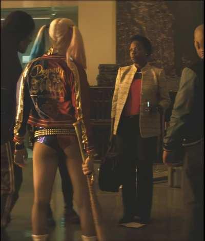 Margot Robbie's ass is pound worthy