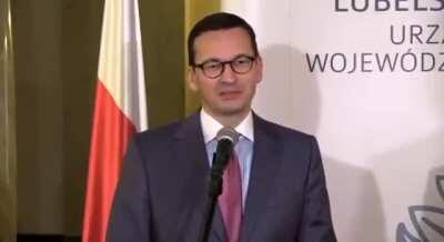 Dzięki woli wodza nasz jeszcze premier. Śpieszmy się go kochać, bo może tak szybko odejść.