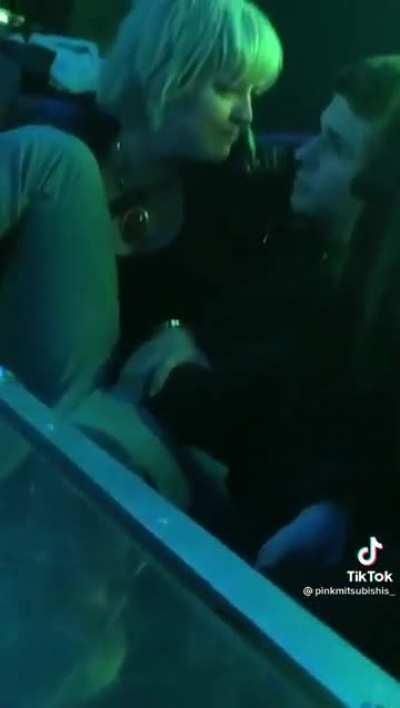 Can tell his jaw is like whwhusbejajahwhs plssss nooooooosjwnshdjsjajwj