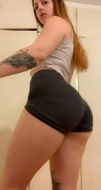 Alt, kinky, redhead, latina. Come have fun with me on my free page 💋