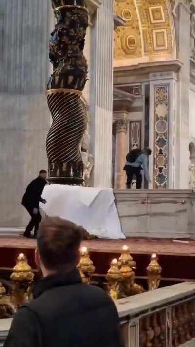 This man breaks into Vatican and devastates what he finds in St. Peter's Basilica.