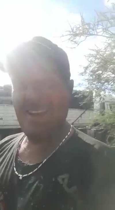 Me parece que les hablan muchachos