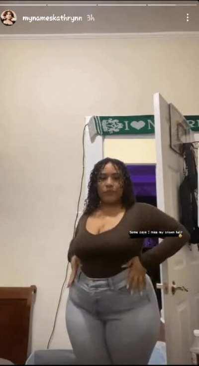 Damn she need nuttin inside 😩😩😩😩