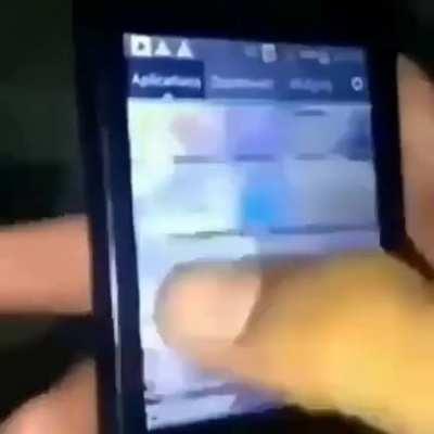 Botando iphone e xiaomi no chinelo