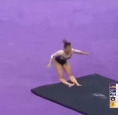 Gymnast destroys her knees after awkward landing 