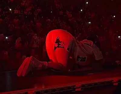 the way her legs spread❤️