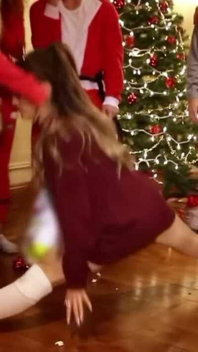 Ariana Grande x splits