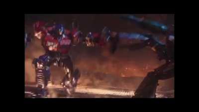 Yo totalmente lucido peleando contra los mecÃ¡nicos para llevarme la moto con logo de Autobot: