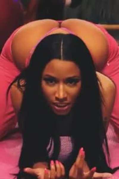 Love to hot Dog Nicki Minaj while she is in this position , twerking. My hard cock will rub against both her fat ass and her tight spandex she is wearing.