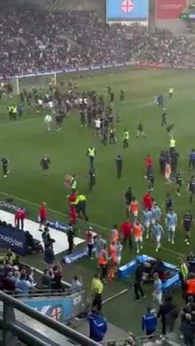 Hooligans invade pitch in Australia, opposition goalie showed real balls and didn’t run