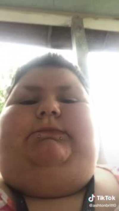 Guys let's help her make slime!!