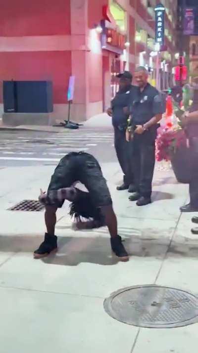 Incredible flexibility of this dude