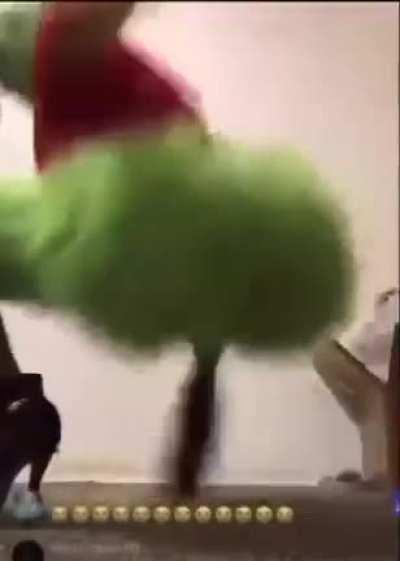 wtf is this sub, I can’t find black men twerking